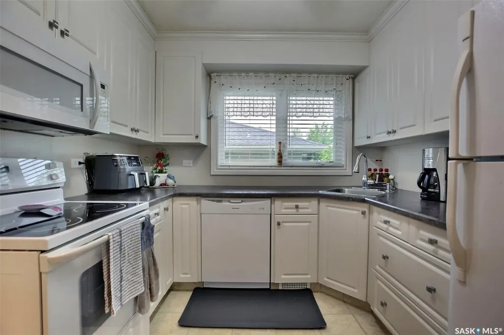 204 Rae Street Regina SK S4R 3L8