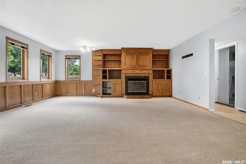 1329 Regal Crescent Moose Jaw SK S6H 7S1