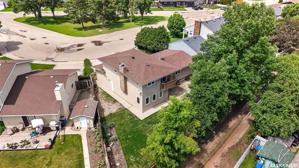 1329 Regal Crescent Moose Jaw SK S6H 7S1