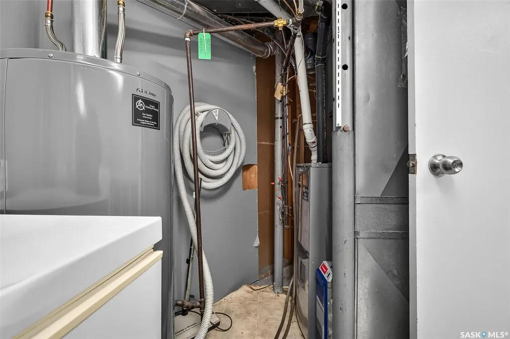 1329 Regal Crescent Moose Jaw SK S6H 7S1