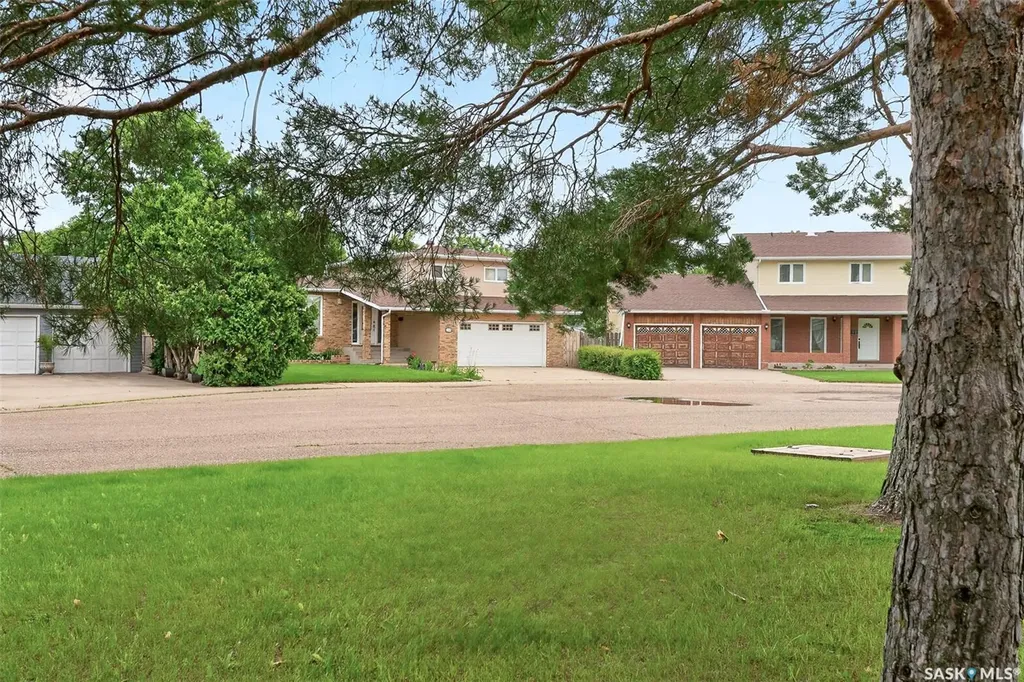 1329 Regal Crescent Moose Jaw SK S6H 7S1