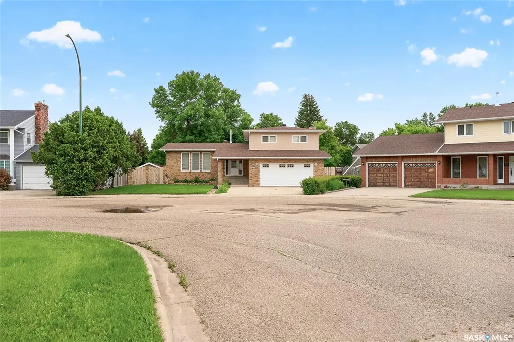 1329 Regal Crescent Moose Jaw SK S6H 7S1