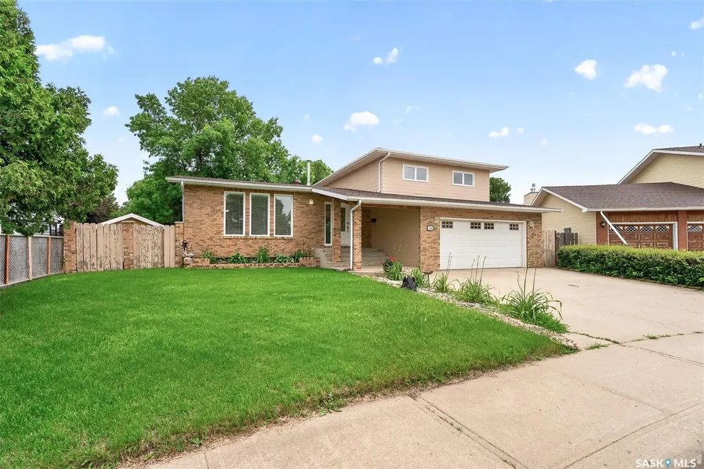 1329 Regal Crescent Moose Jaw SK S6H 7S1