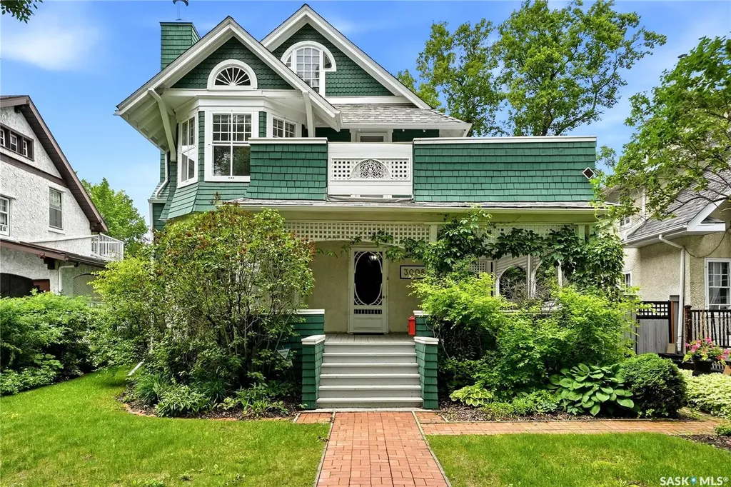 3008 Victoria Avenue Regina SK S4T 1K9