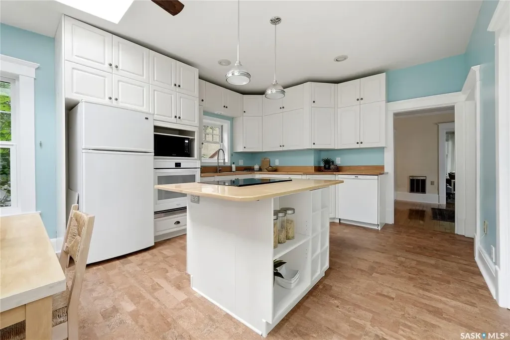 3008 Victoria Avenue Regina SK S4T 1K9