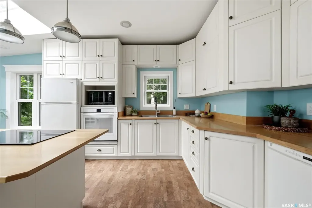 3008 Victoria Avenue Regina SK S4T 1K9