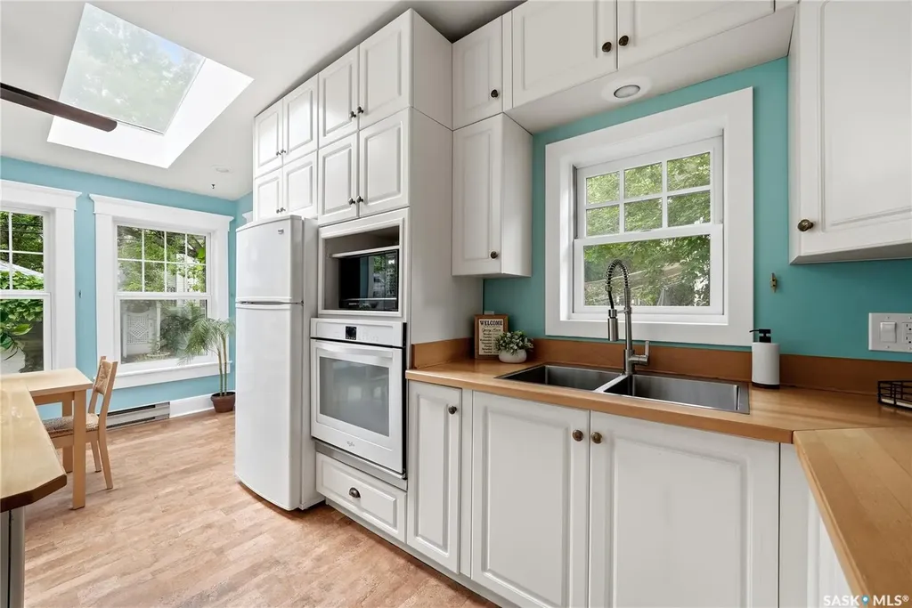 3008 Victoria Avenue Regina SK S4T 1K9