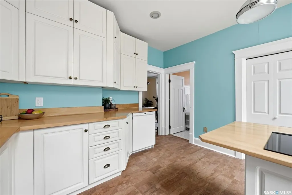 3008 Victoria Avenue Regina SK S4T 1K9