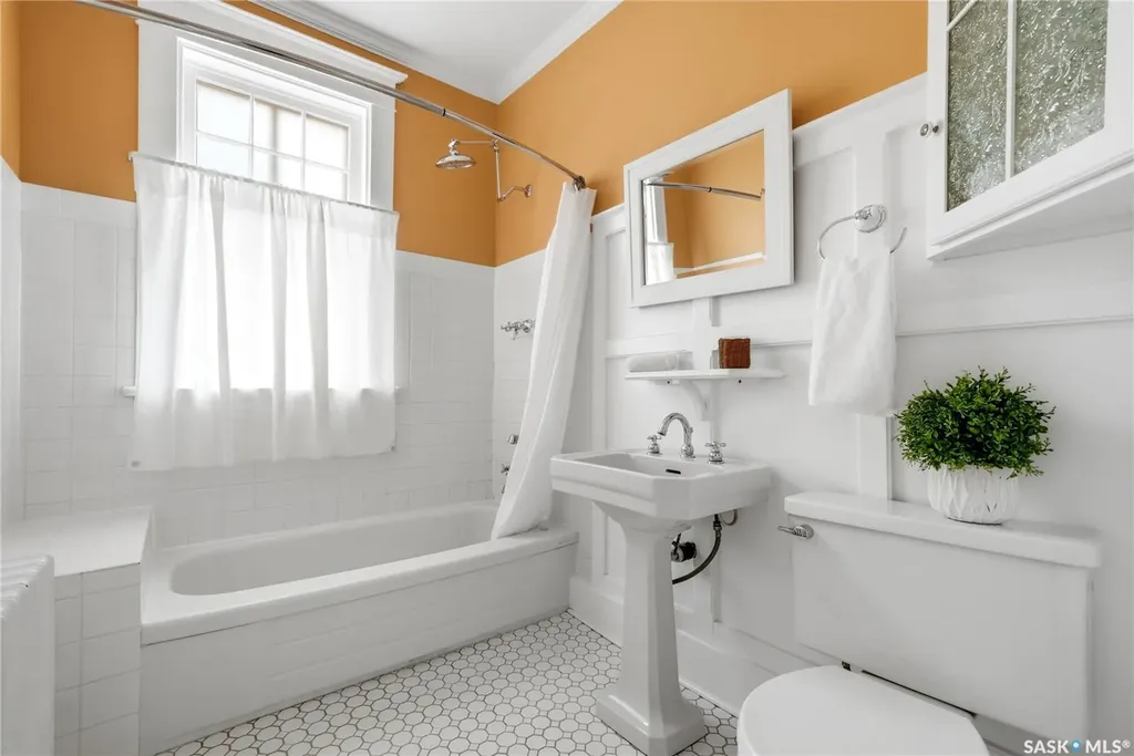 3008 Victoria Avenue Regina SK S4T 1K9