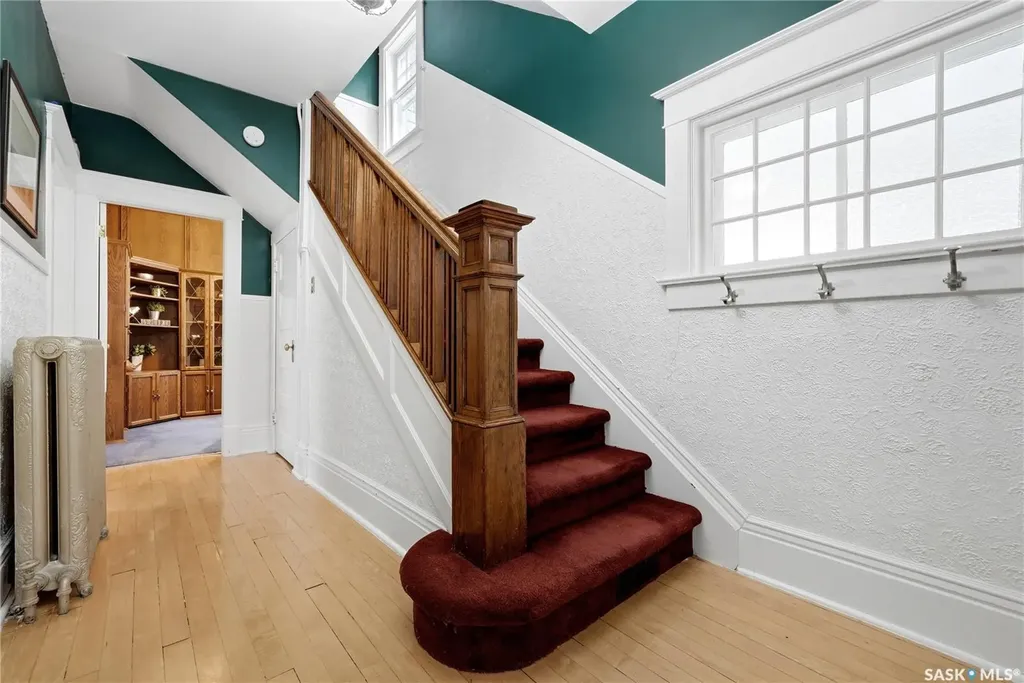 3008 Victoria Avenue Regina SK S4T 1K9