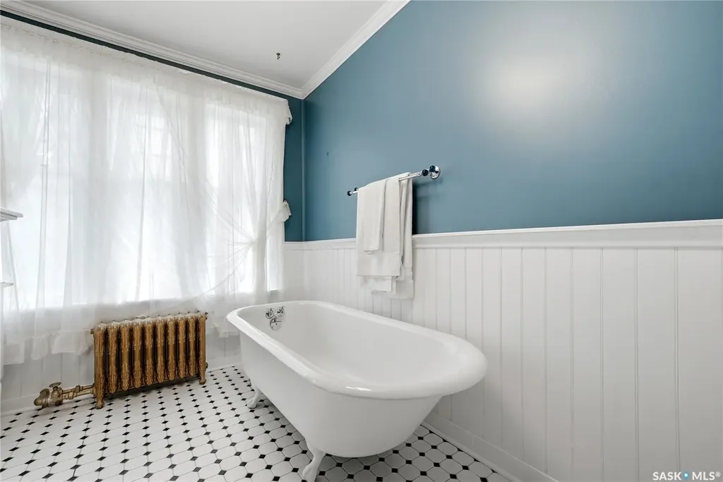 3008 Victoria Avenue Regina SK S4T 1K9