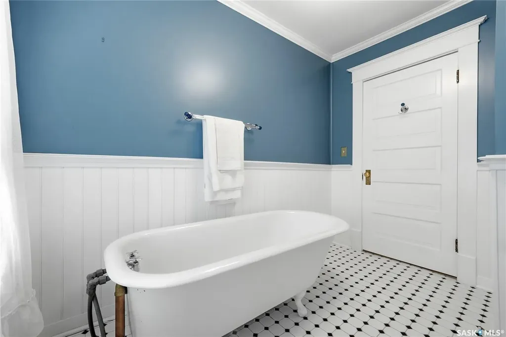 3008 Victoria Avenue Regina SK S4T 1K9