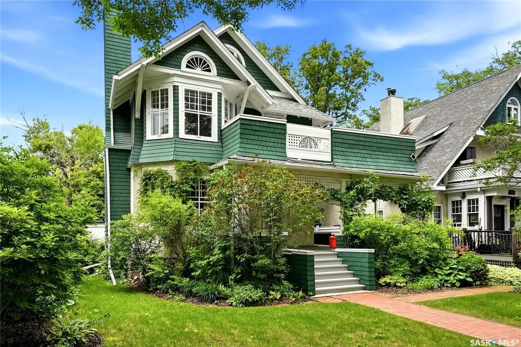 3008 Victoria Avenue Regina SK S4T 1K9
