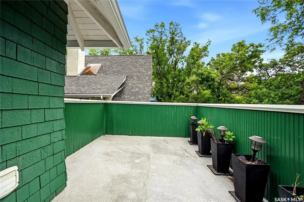 3008 Victoria Avenue Regina SK S4T 1K9