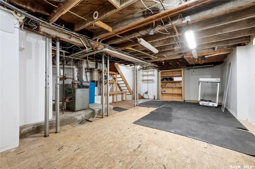 3008 Victoria Avenue Regina SK S4T 1K9
