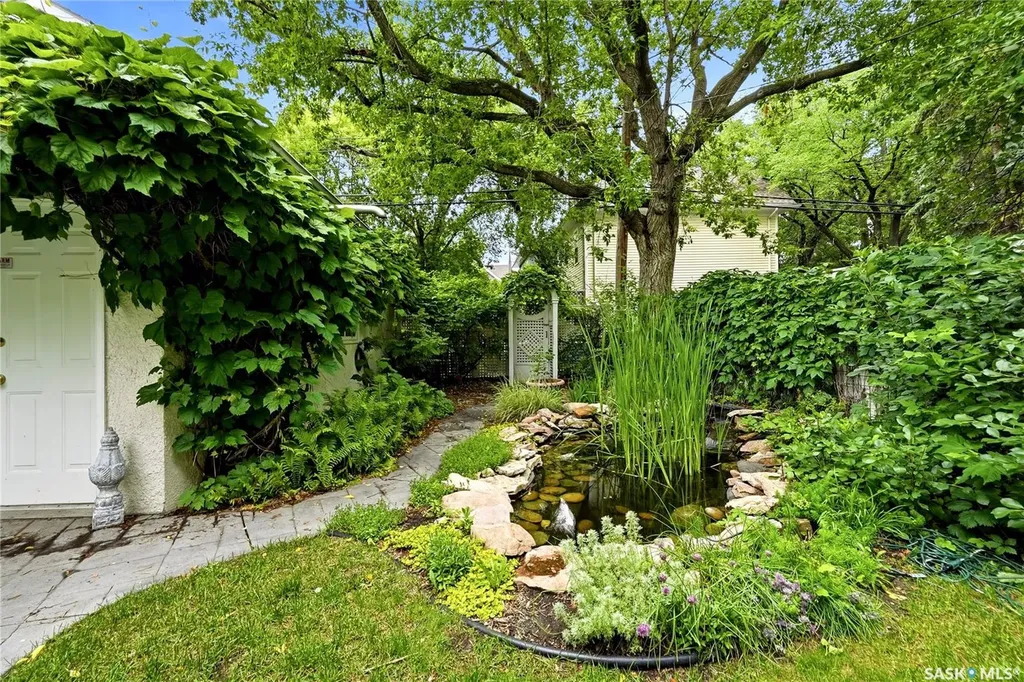 3008 Victoria Avenue Regina SK S4T 1K9