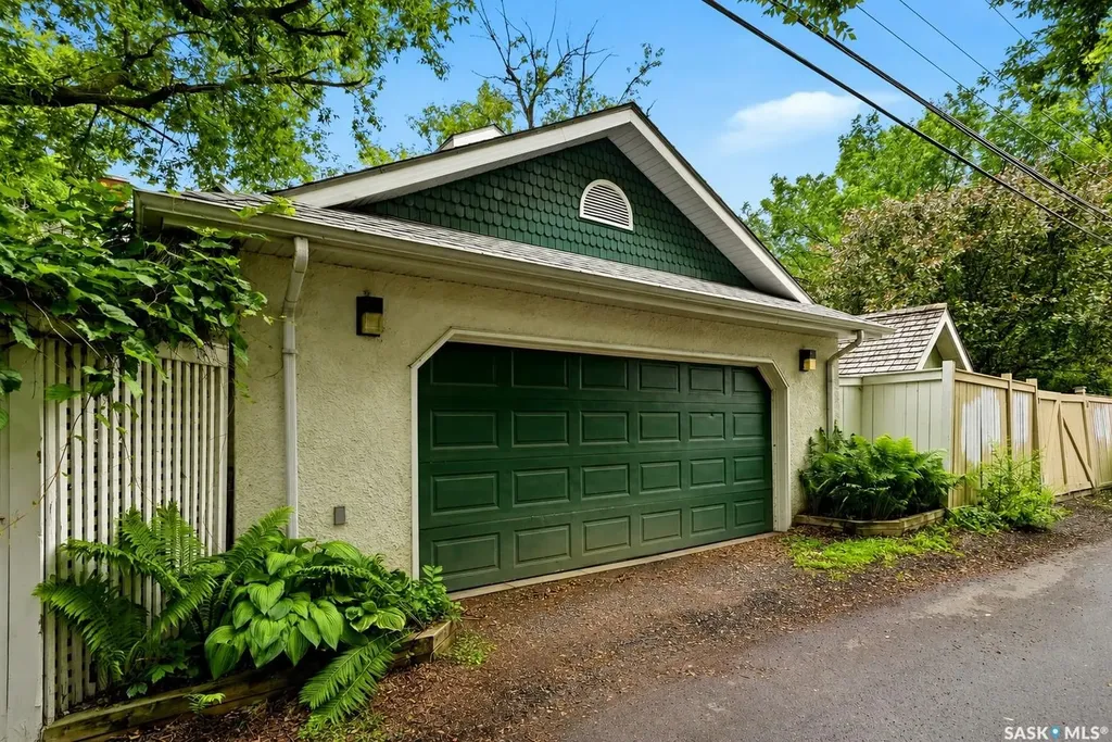 3008 Victoria Avenue Regina SK S4T 1K9