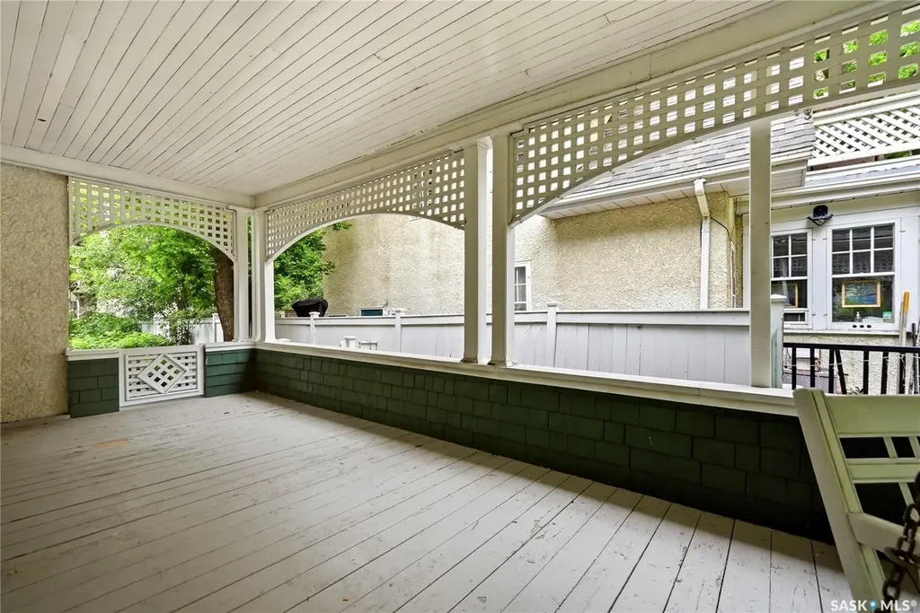 3008 Victoria Avenue Regina SK S4T 1K9