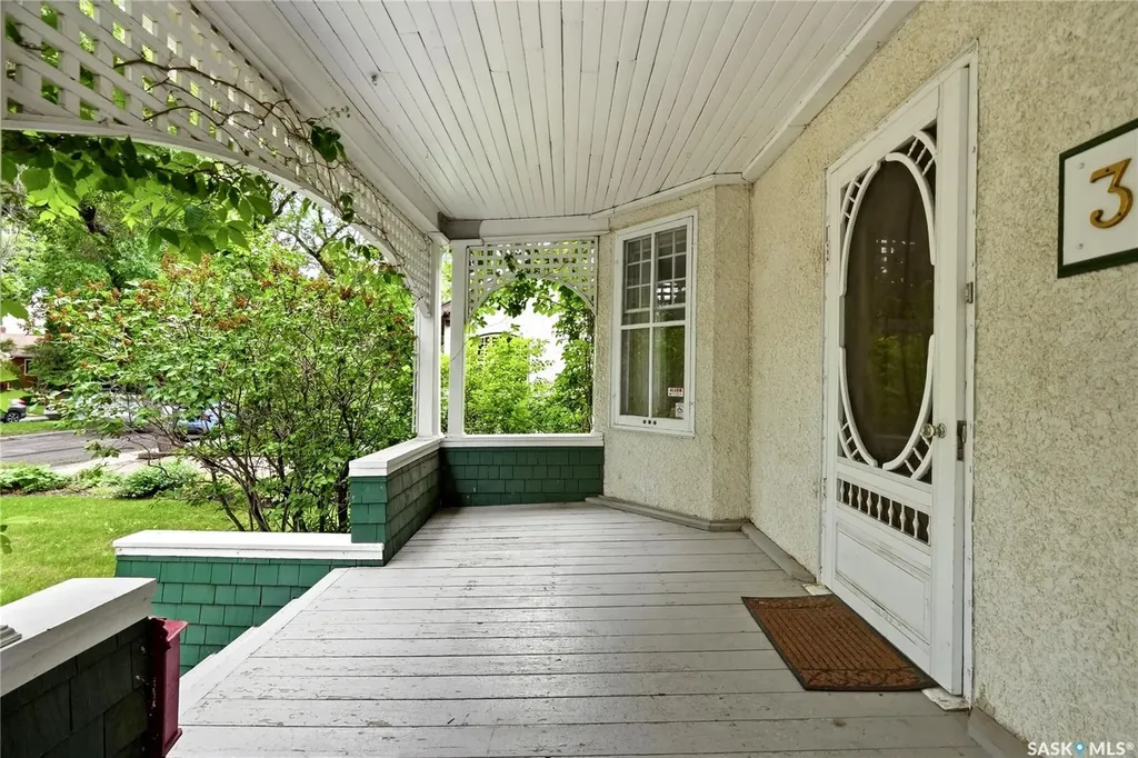 3008 Victoria Avenue Regina SK S4T 1K9