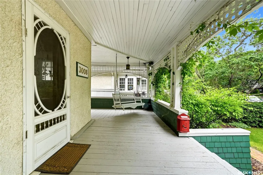 3008 Victoria Avenue Regina SK S4T 1K9