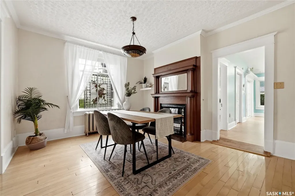3008 Victoria Avenue Regina SK S4T 1K9