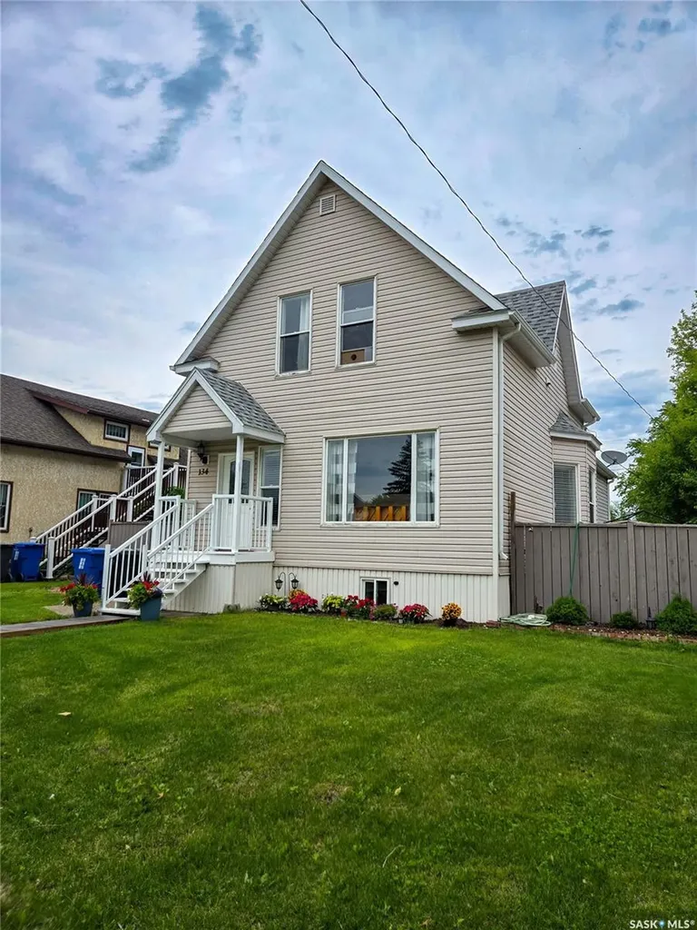 134 9th Avenue W Melville SK S0A 2P0