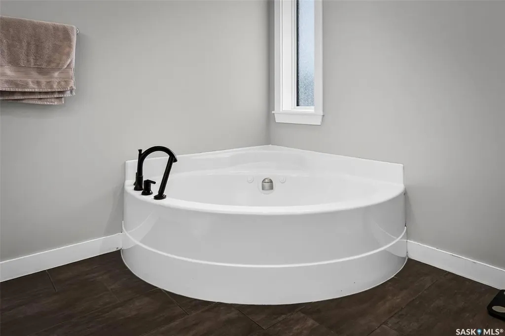 124 Everton Crescent Moose Jaw SK S6K 0A3