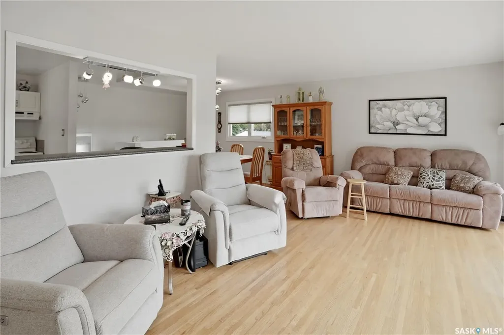 1402 93rd Street North Battleford SK S9A 0C1