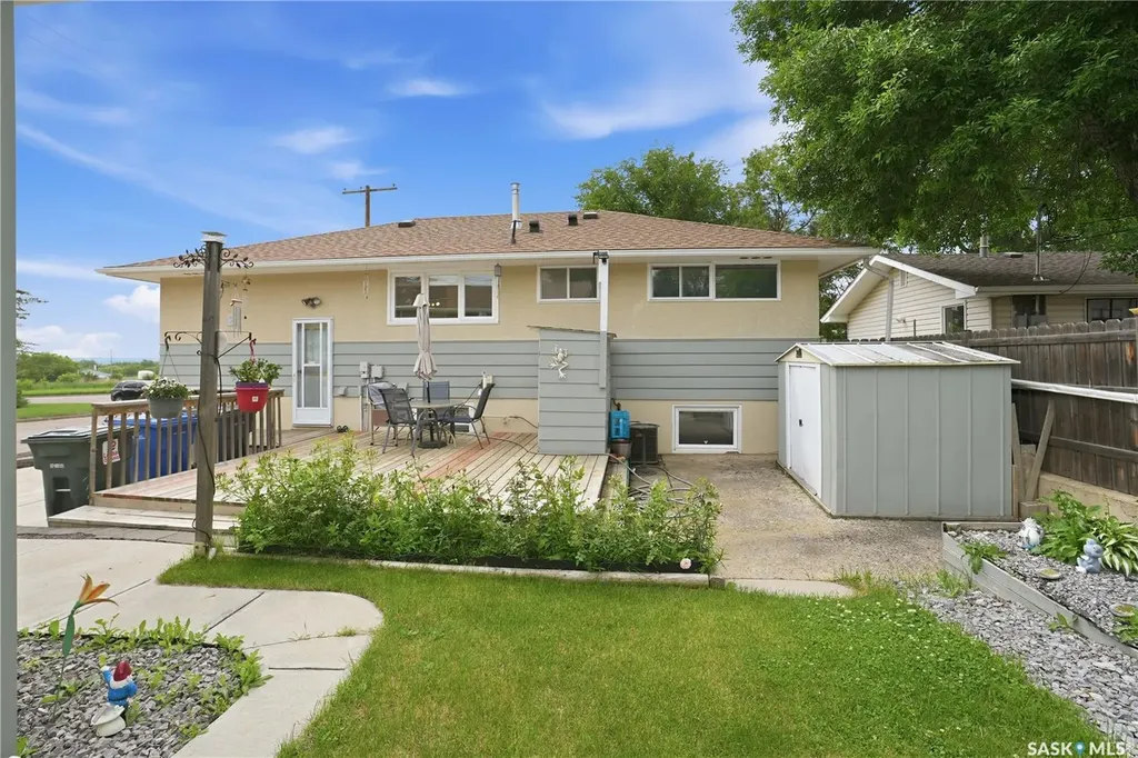 1402 93rd Street North Battleford SK S9A 0C1
