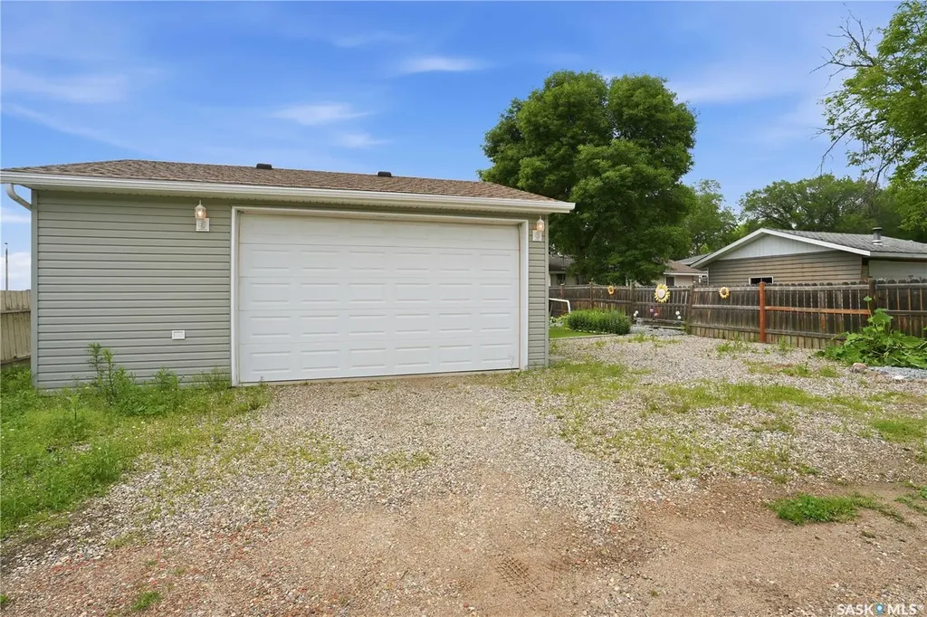 1402 93rd Street North Battleford SK S9A 0C1