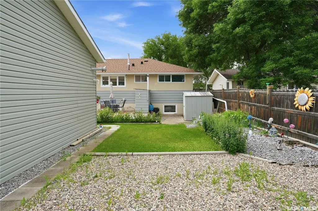 1402 93rd Street North Battleford SK S9A 0C1
