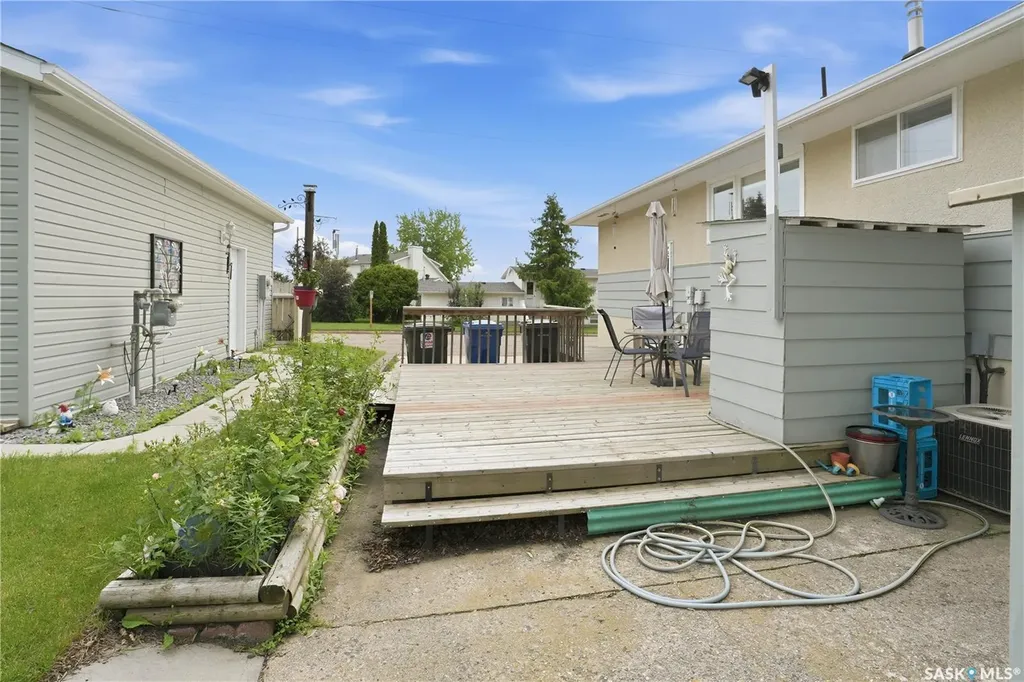 1402 93rd Street North Battleford SK S9A 0C1