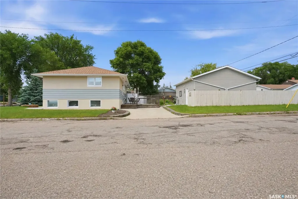 1402 93rd Street North Battleford SK S9A 0C1