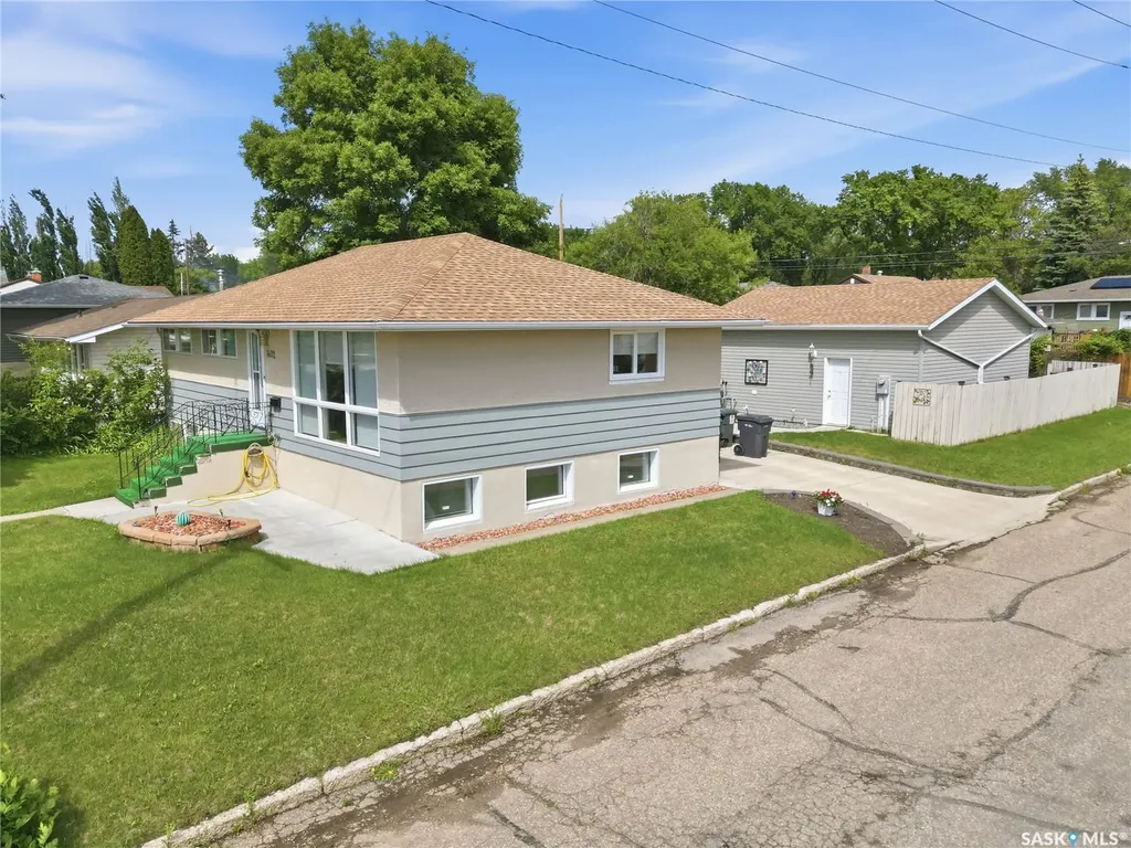 1402 93rd Street North Battleford SK S9A 0C1