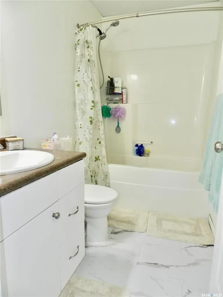 907 Ominica Street E Moose Jaw SK S6H 0J1