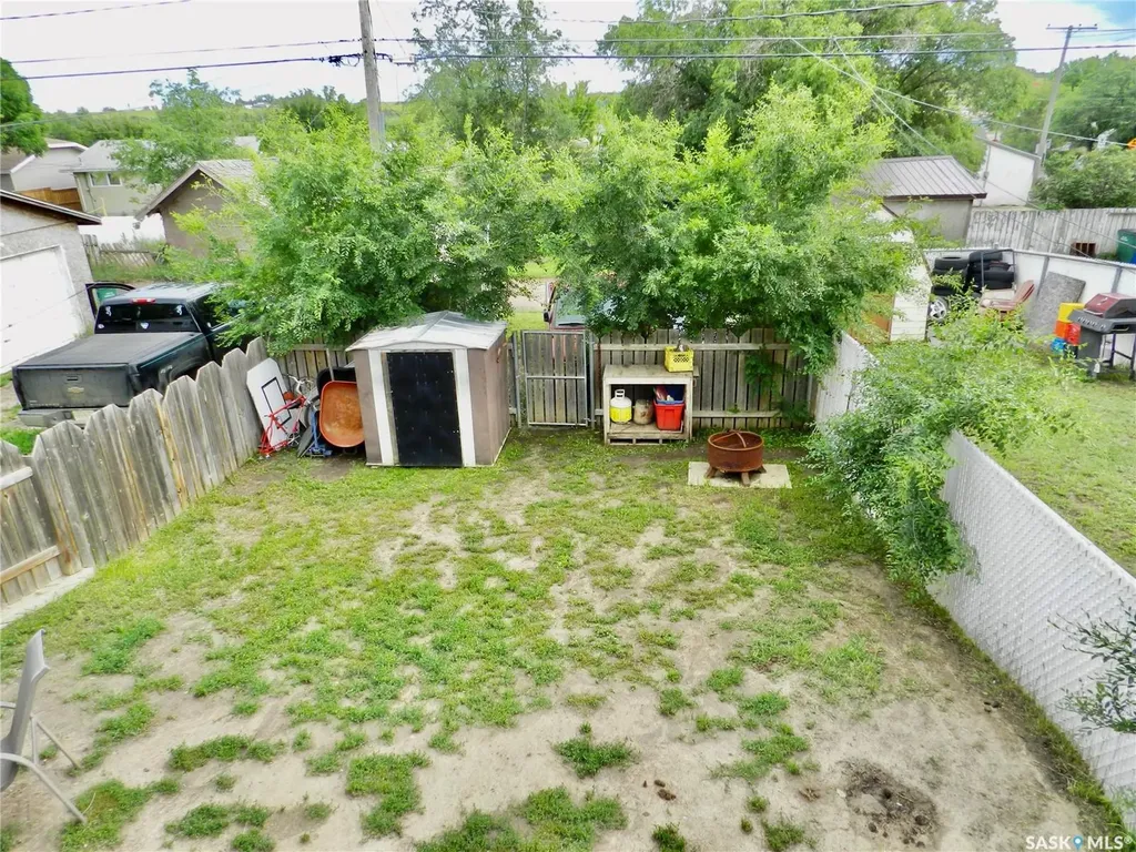 907 Ominica Street E Moose Jaw SK S6H 0J1