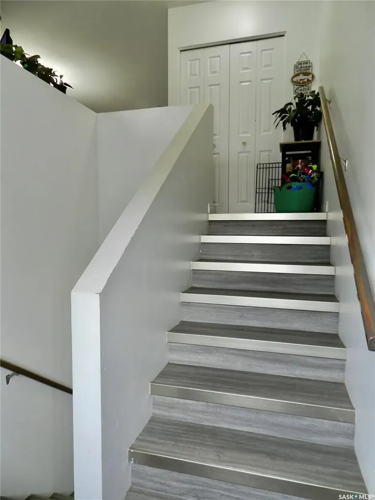 907 Ominica Street E Moose Jaw SK S6H 0J1