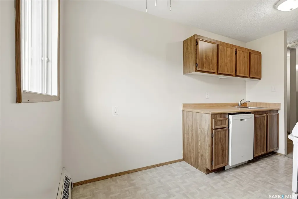 15 Alport Crescent Regina SK S4R 8C6