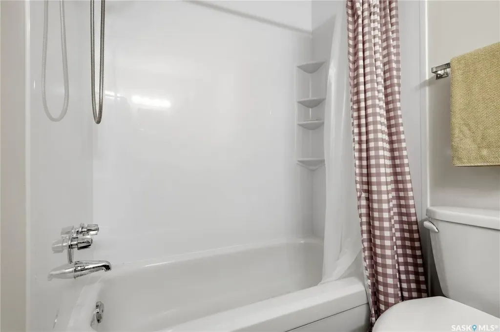 15 Alport Crescent Regina SK S4R 8C6