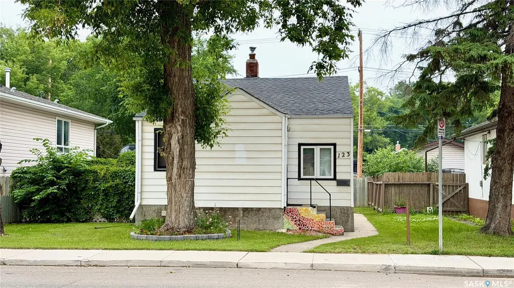 123 Ruth Street E Saskatoon SK S7K 0J7