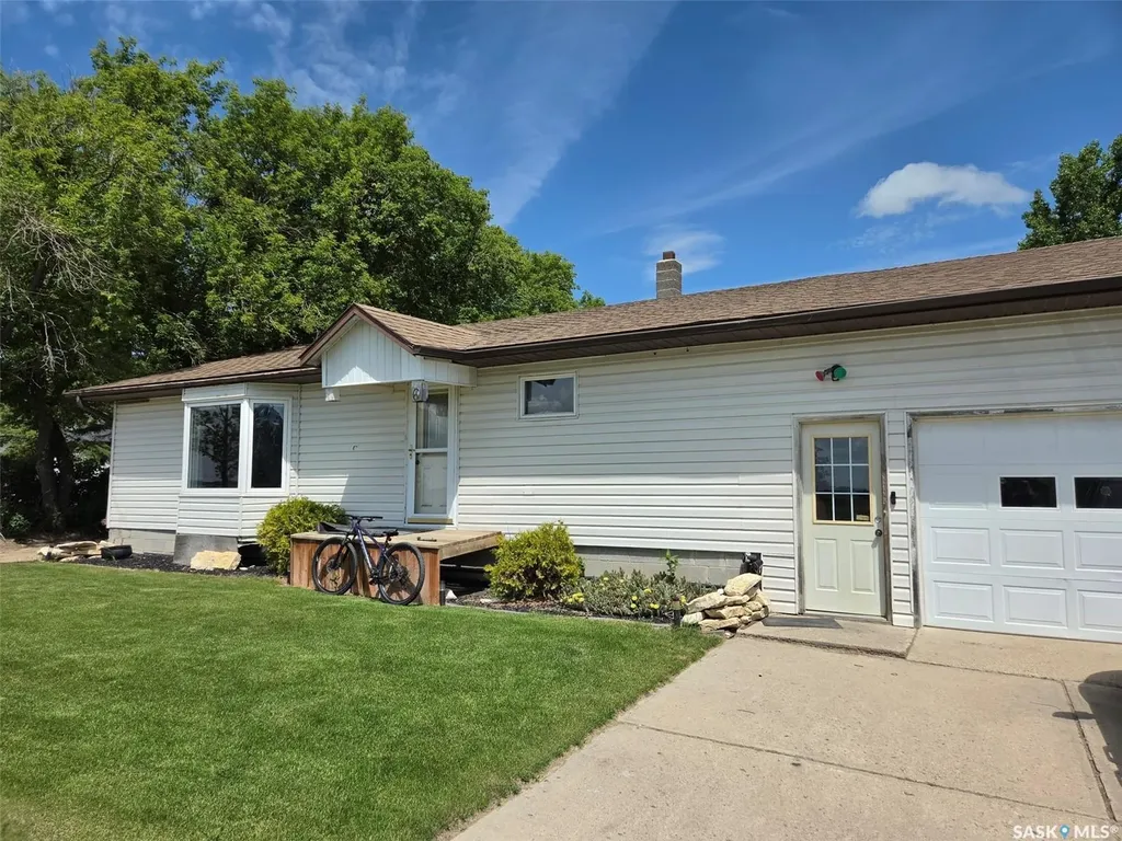 60 Railway Avenue Redvers SK S0C 2H0