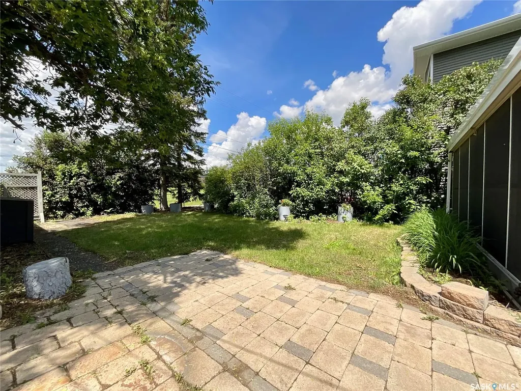 2604 Edward Street Regina SK S4S 0M8