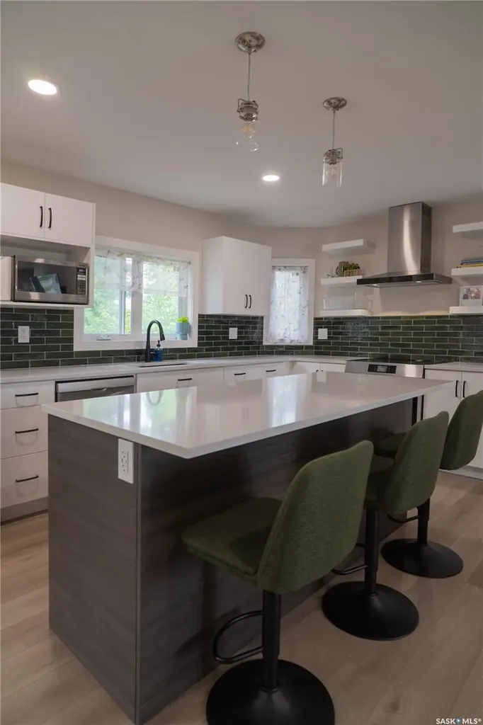 4052 Taylor Street E Saskatoon SK S7H 5J5