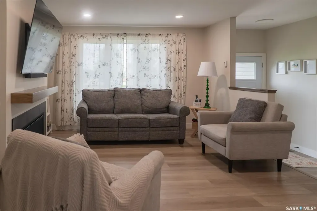 4052 Taylor Street E Saskatoon SK S7H 5J5