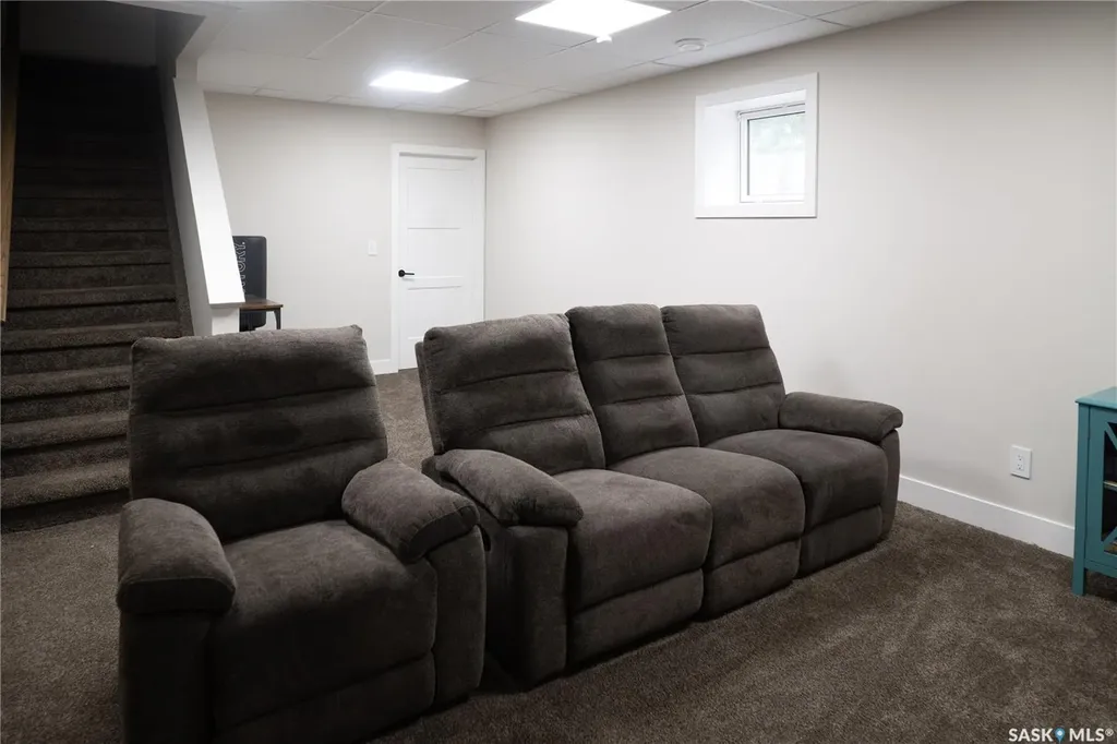 4052 Taylor Street E Saskatoon SK S7H 5J5