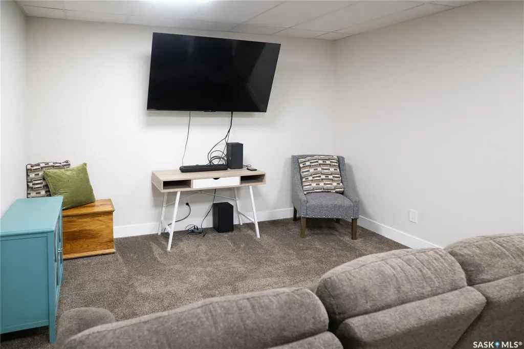 4052 Taylor Street E Saskatoon SK S7H 5J5