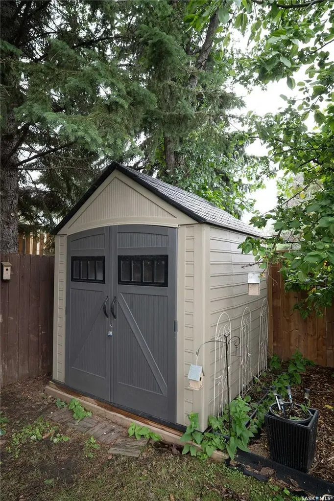 4052 Taylor Street E Saskatoon SK S7H 5J5