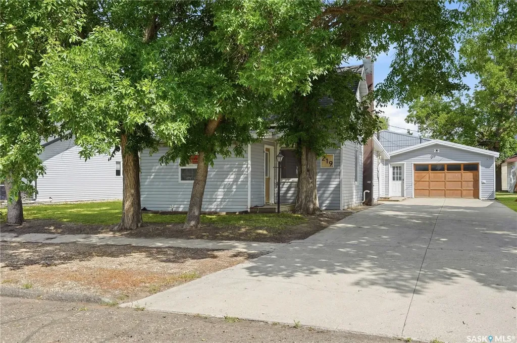 219 5th Avenue W Gravelbourg SK S0H 1X0