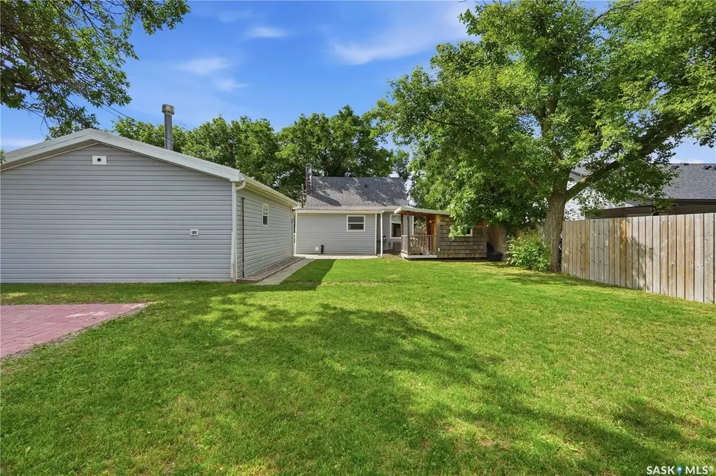 219 5th Avenue W Gravelbourg SK S0H 1X0