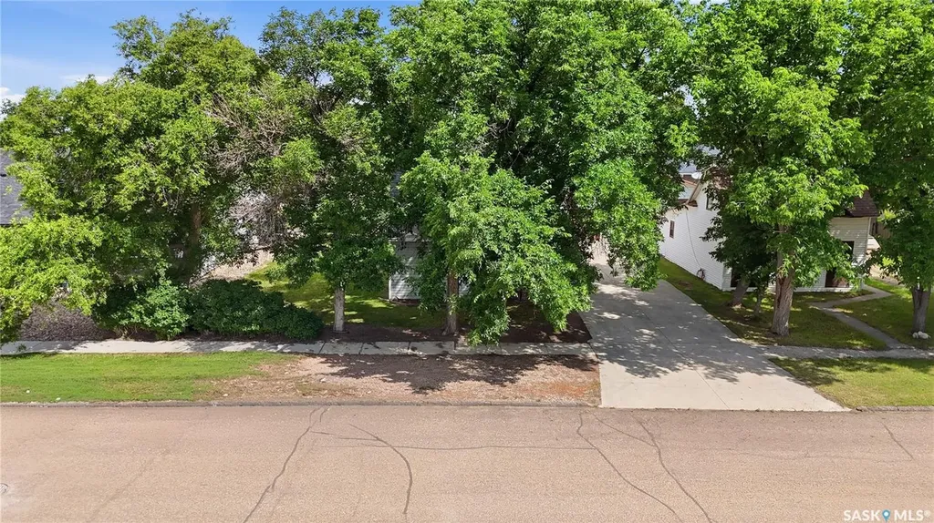 219 5th Avenue W Gravelbourg SK S0H 1X0